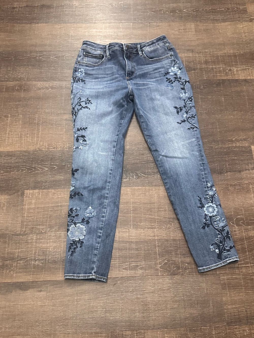 Driftwood Jackie High Rise Embroidered MediumBlue Denim Wash Size 28